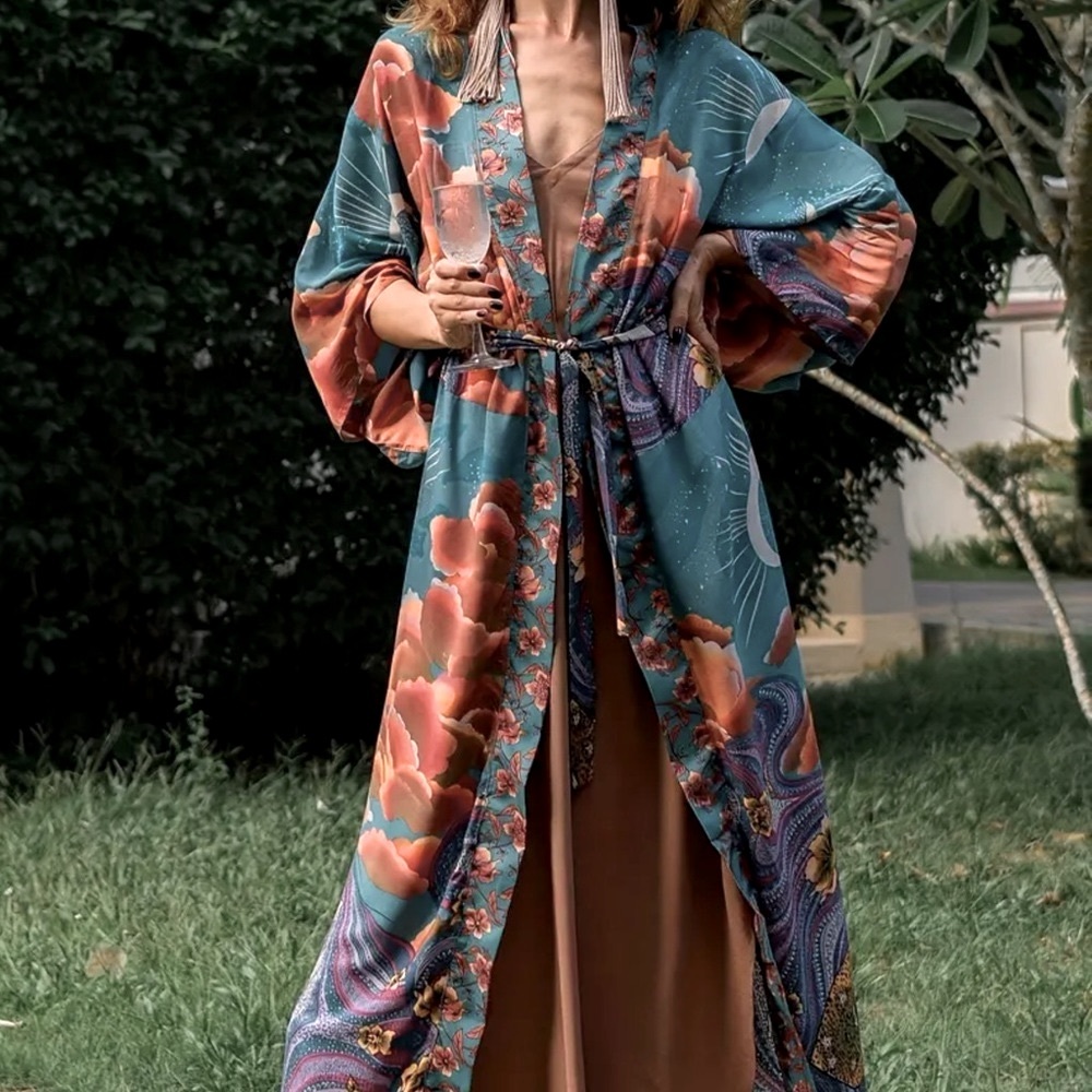 Magic crescent moon kimono - Picture 3 of 7
